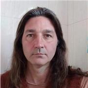 Licenciado en geología, imparte clases particulares de geología, química, geografía astronómica y geografía.